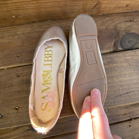 NWOT. Sam & Libby ballet flats women’s size 6 creamy silver - Picture 3 of 6